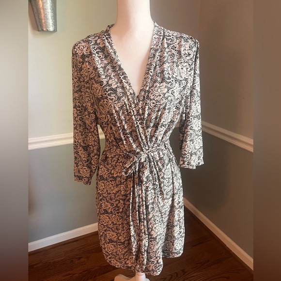 Marilyn Monroe Black and White Paisley Robe & Slip Gown - Medium - Picture 4 of 8